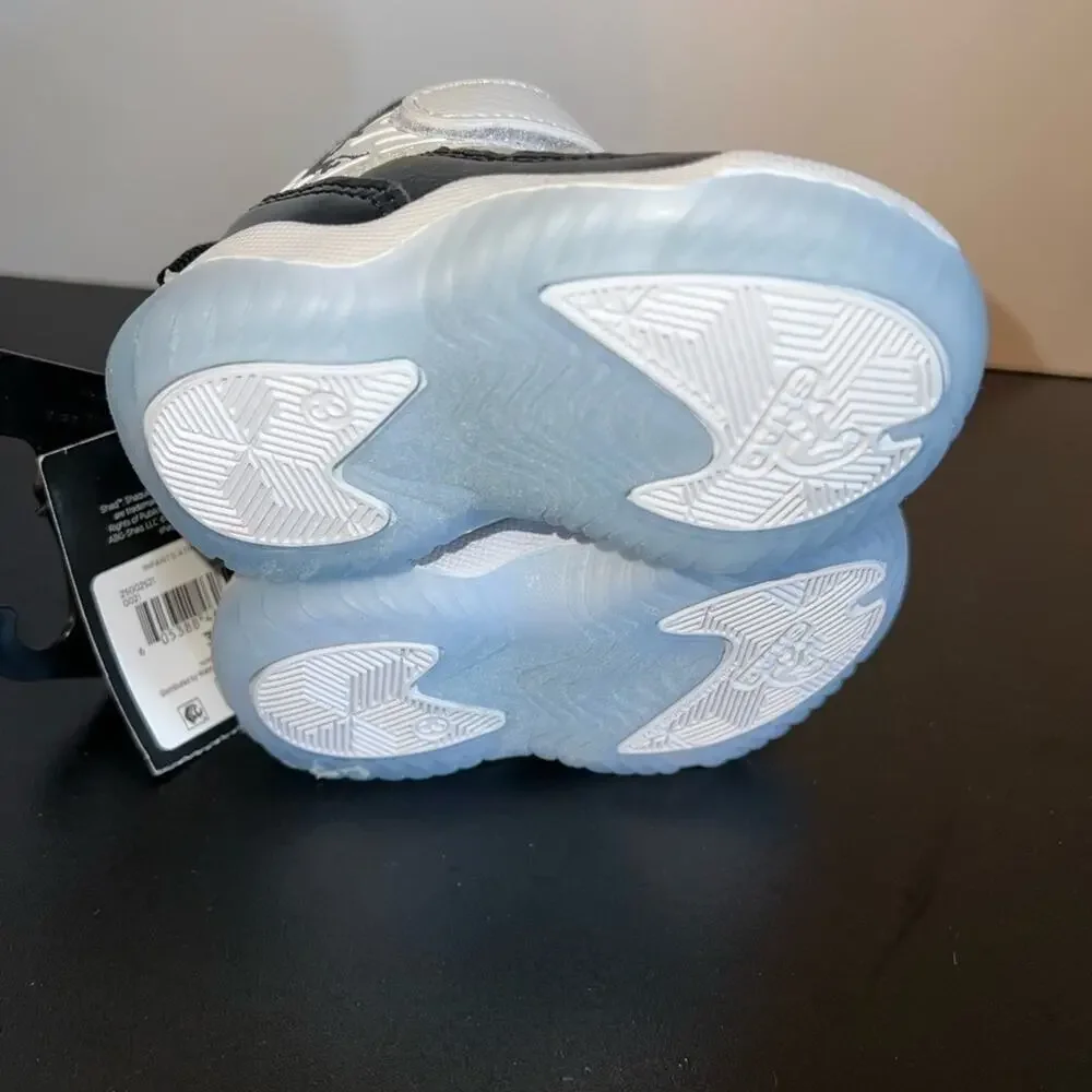 SHAQUILLE INFANT SNEAKER SIZE 3 NWT